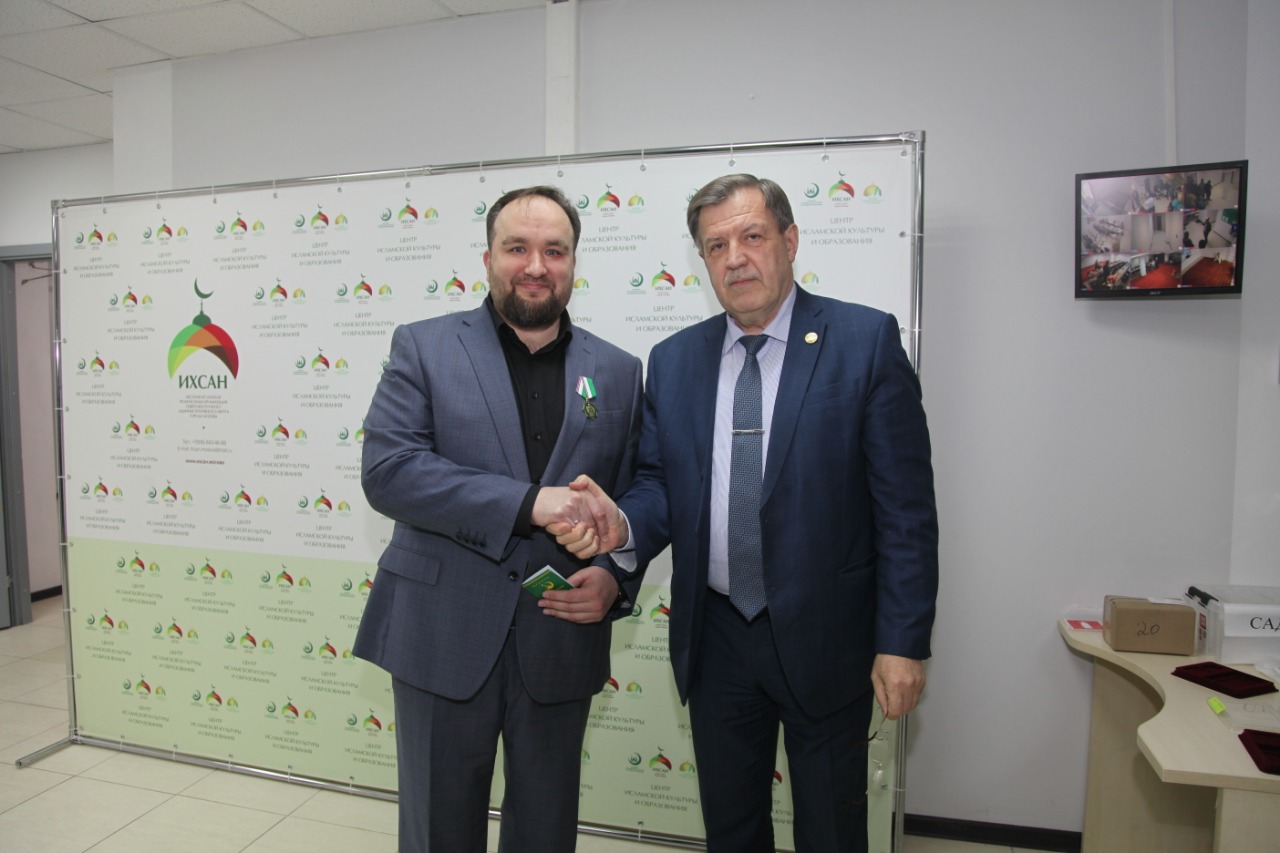 Подробнее о статье 13 апреля 2022 года Рината Рифатовича Фасхудинова наградили медалью «1100 лет со дня принятия ислама Волжской Булгарией»