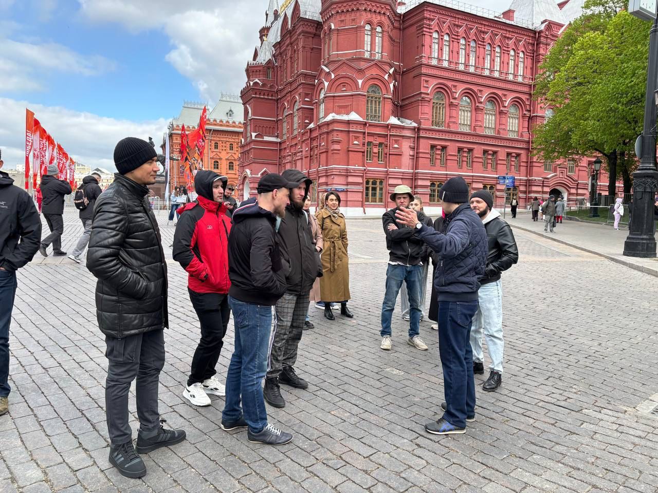 Подробнее о статье ЧЛЕНЫ СОВЕТА МОЛОДЕЖИ ЦЕНТРА МАРДЖАНИ ПОСЕТИЛИ КРАСНУЮ ПЛОЩАДЬ