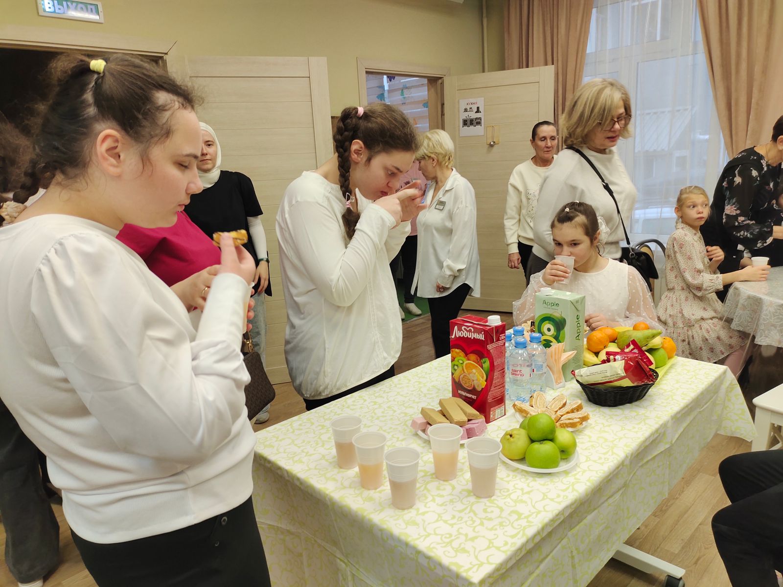 Подробнее о статье МИЛОСЕРДИЕ В ДЕЙСТВИИ: ПРЕДСТАВИТЕЛИ ЦЕНТРА МАРДЖАНИ ПРИНЯЛИ УЧАСТИЕ В ВЕРНИСАЖЕ «ГЛАЗАМИ РАЗНЫХ»